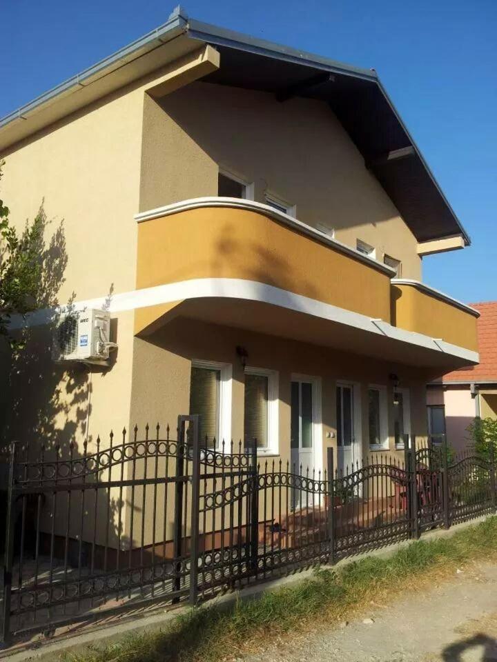 Apartments Emerald Ulcinj Esterno foto