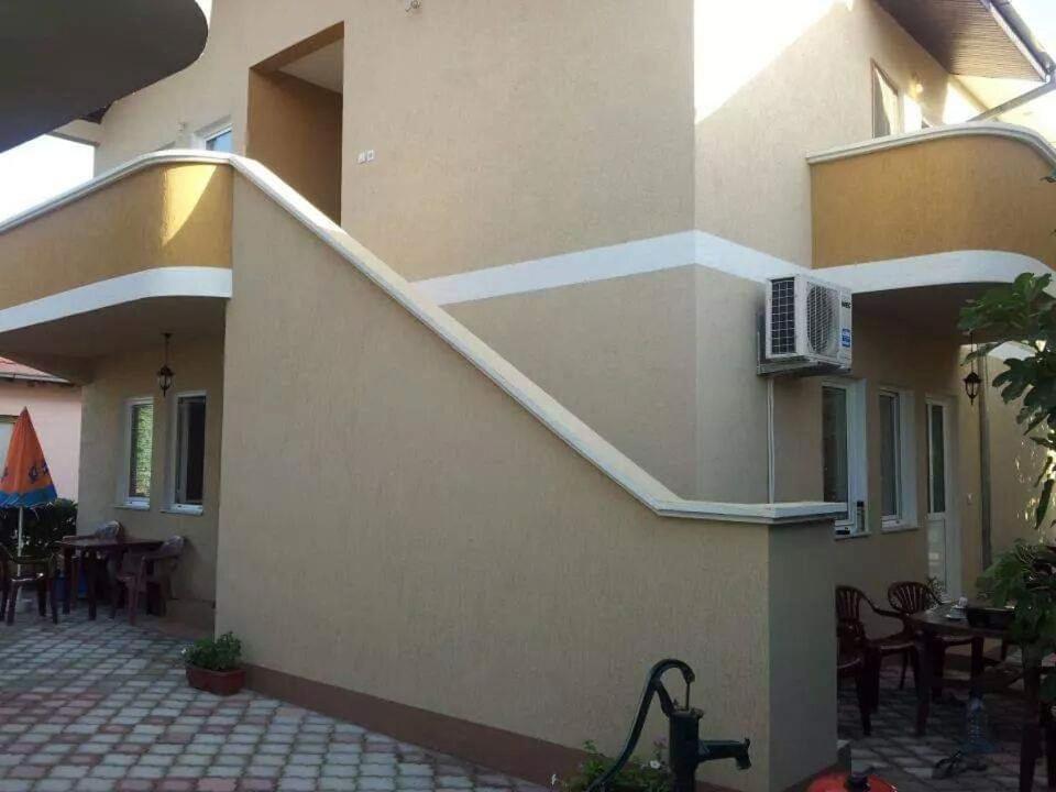 Apartments Emerald Ulcinj Esterno foto