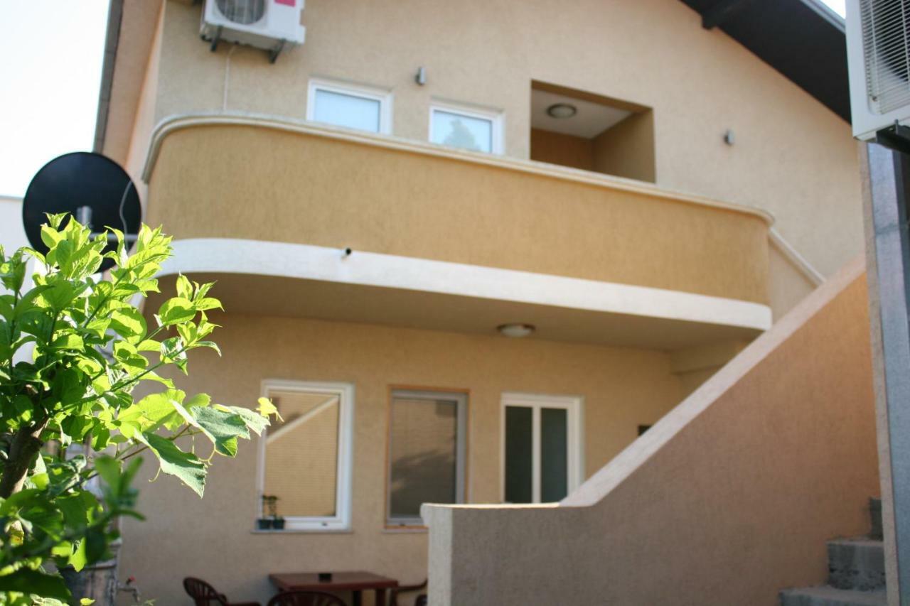 Apartments Emerald Ulcinj Esterno foto