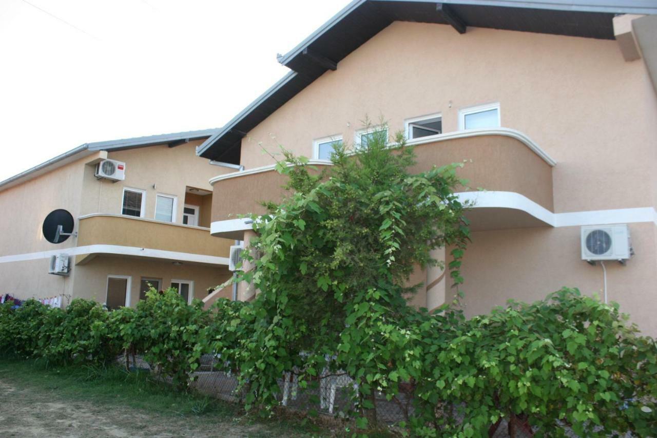 Apartments Emerald Ulcinj Esterno foto