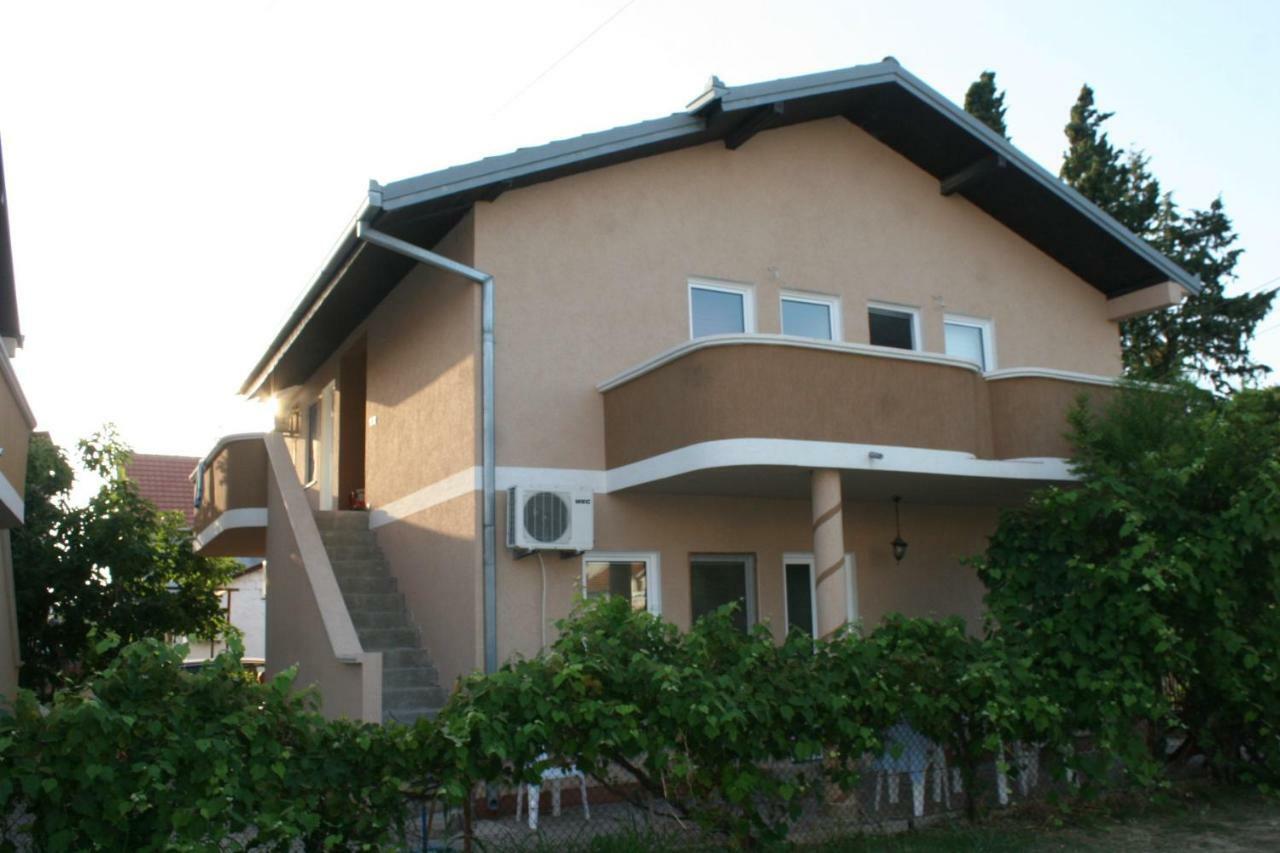 Apartments Emerald Ulcinj Esterno foto