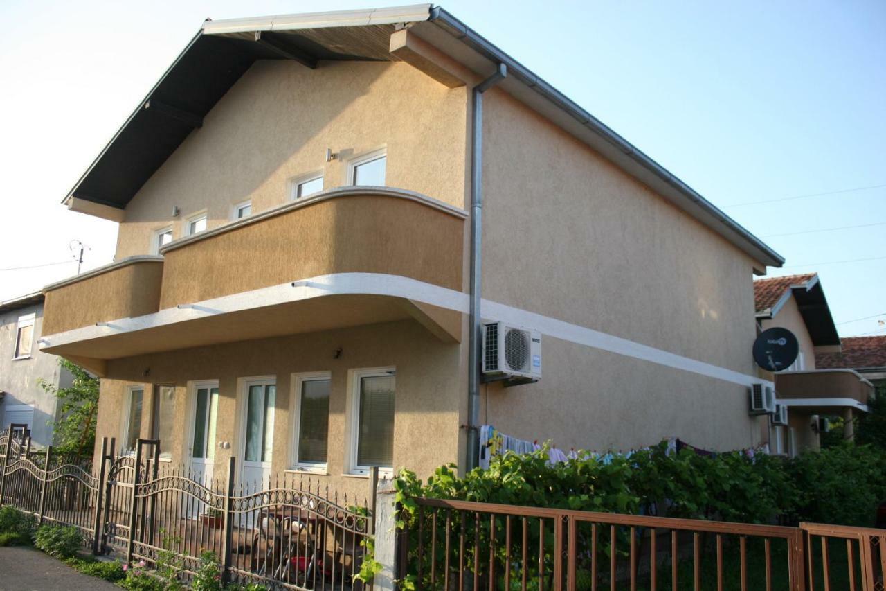Apartments Emerald Ulcinj Esterno foto